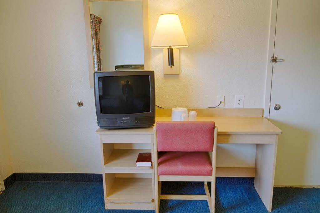 Super 8 By Wyndham Florence Exteriör bild