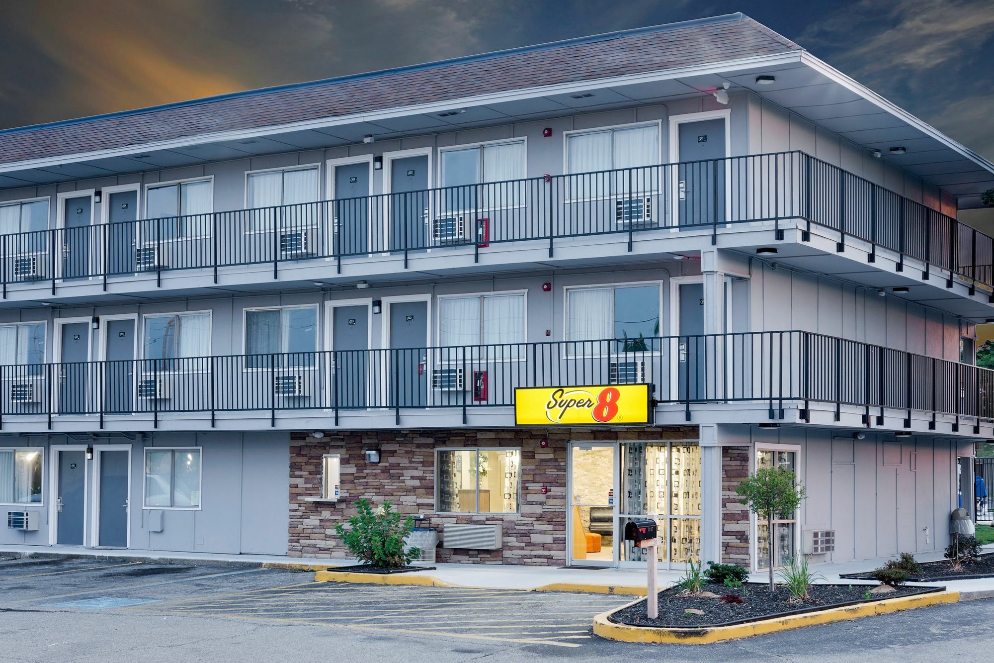 Super 8 By Wyndham Florence Exteriör bild